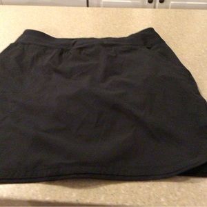 Lands End swim skirt-black like new. Pockets. Very well made; dark black size 8.